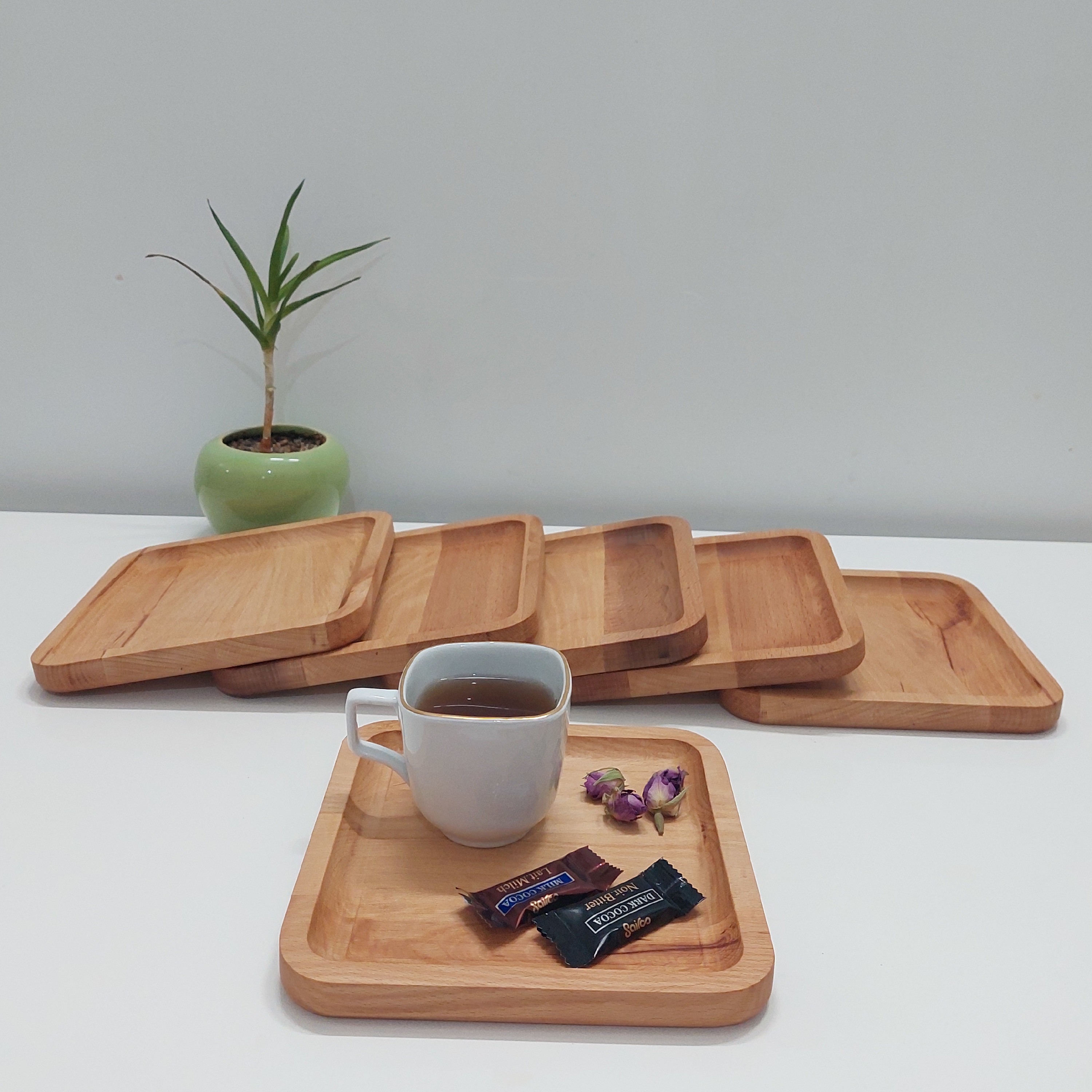 پیش دستی مربع چوبی