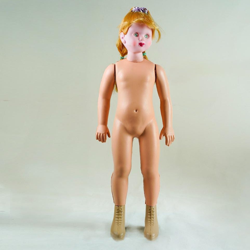 مانکن 90 سانت چکمه دار  چهار تا پنج سال پسکرایه