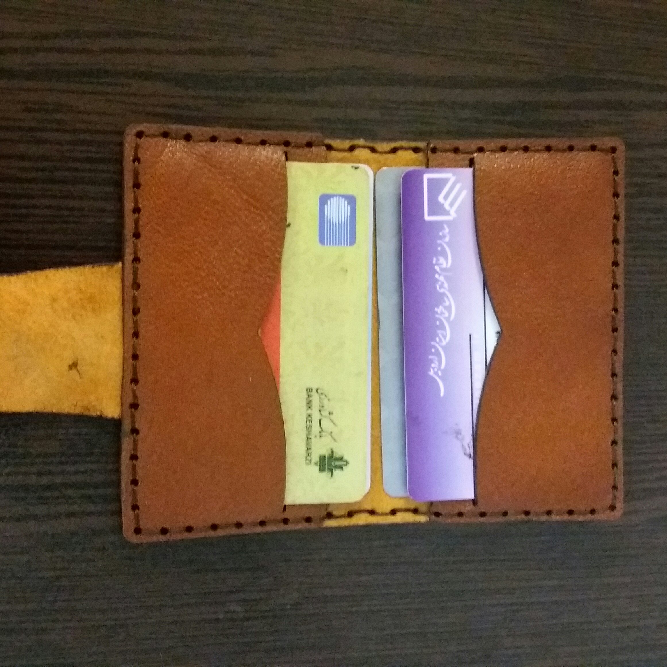 جا کارتی چرم طبیعی دست دوز ظرفیت 4 کارت