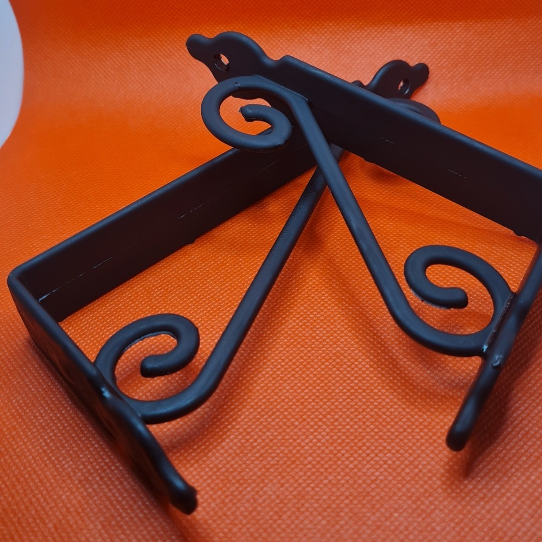 گونیا طبقه  ای ، براکت ،پایه دیواری .  ابعاد 18 سانت کفی . برای قفسه و طبقه های دیواری قیمت برای هر عدد