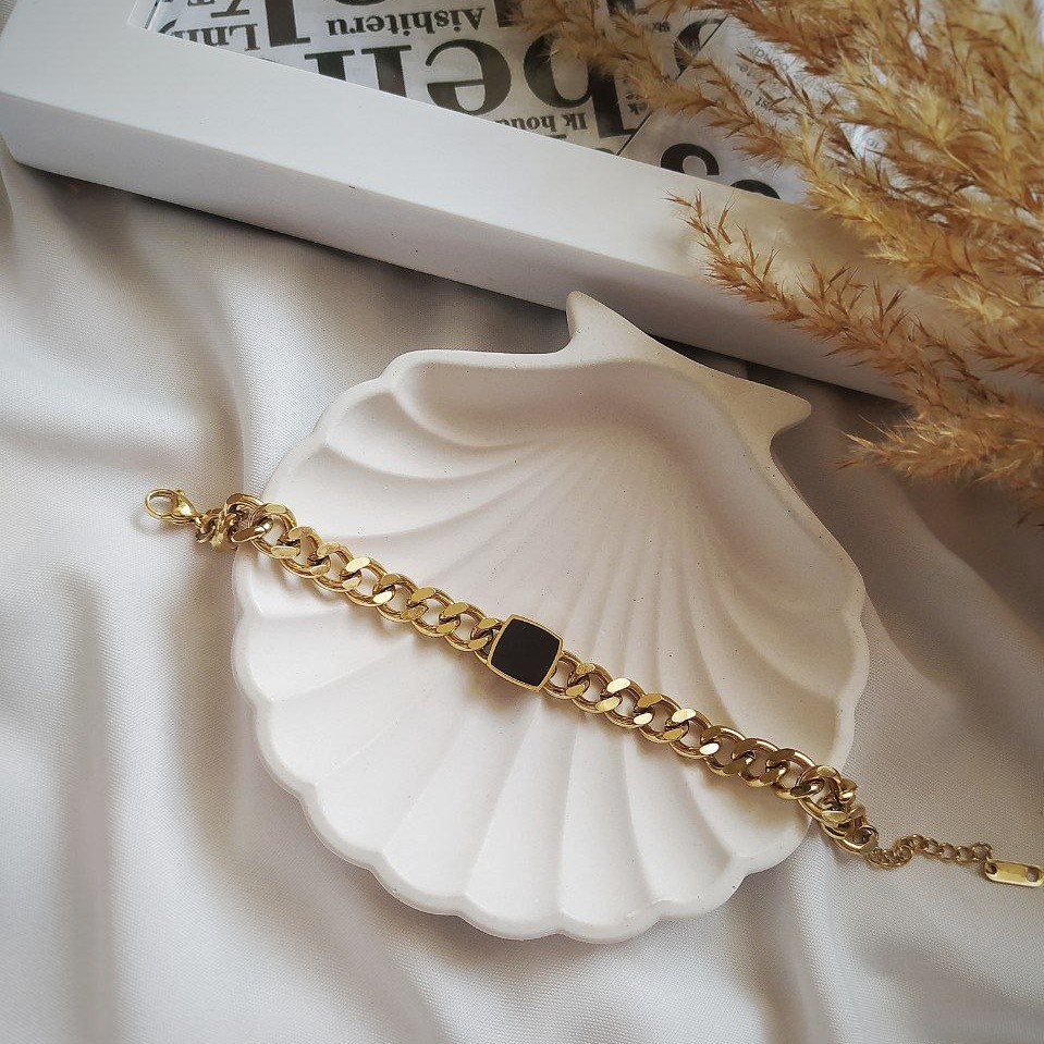 دستبند استیل کارتیر به همراه پلاک مربع مشکی(حتما قبل از ثبت سفارش موجودی بگیرید)