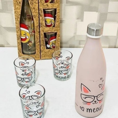 بطری شیشه ای آب خوری طرح گربه به همراه 3 لیوان