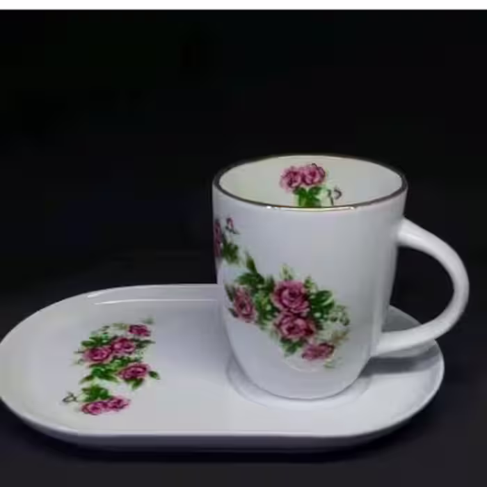 لیوان و زیر لیوانی گل سرخ