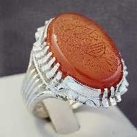 نگین عقیق سرخ اصل و معدنی بارکاب نقره زیبا.        