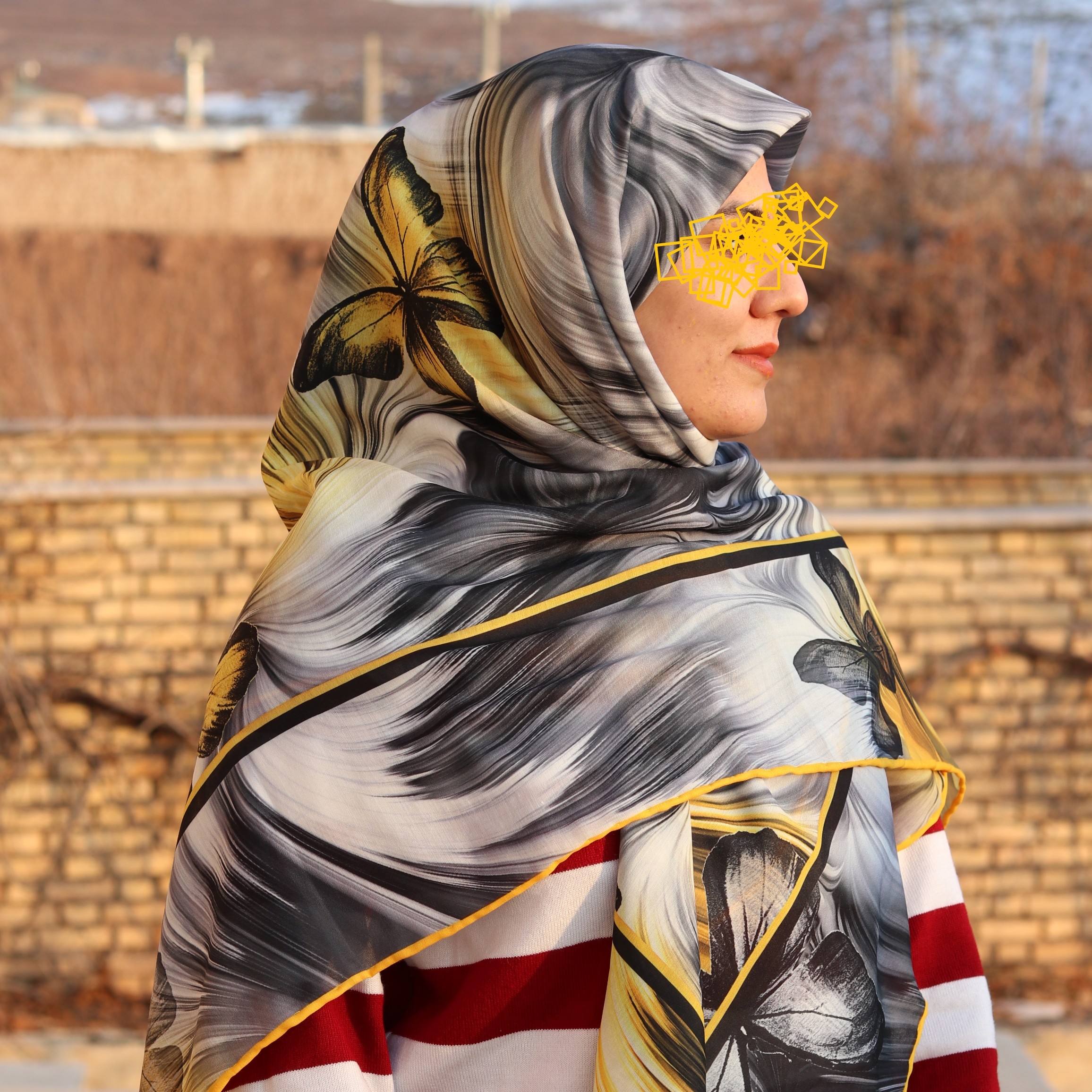 روسری نخی طوسی زرد قواره 140 دور دست دوز