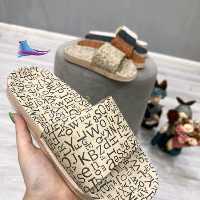 دمپایی. نرم و راحت