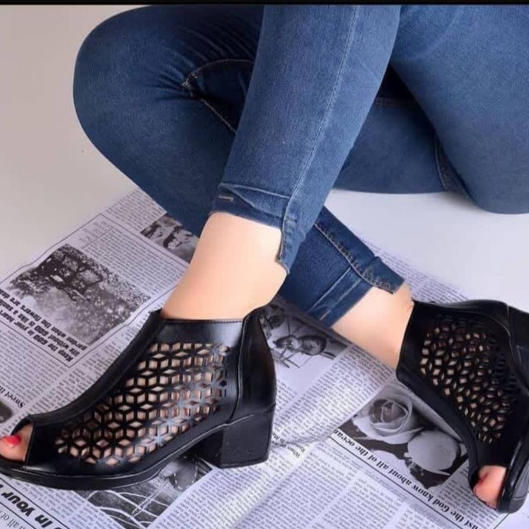 کفش فقط سایز37