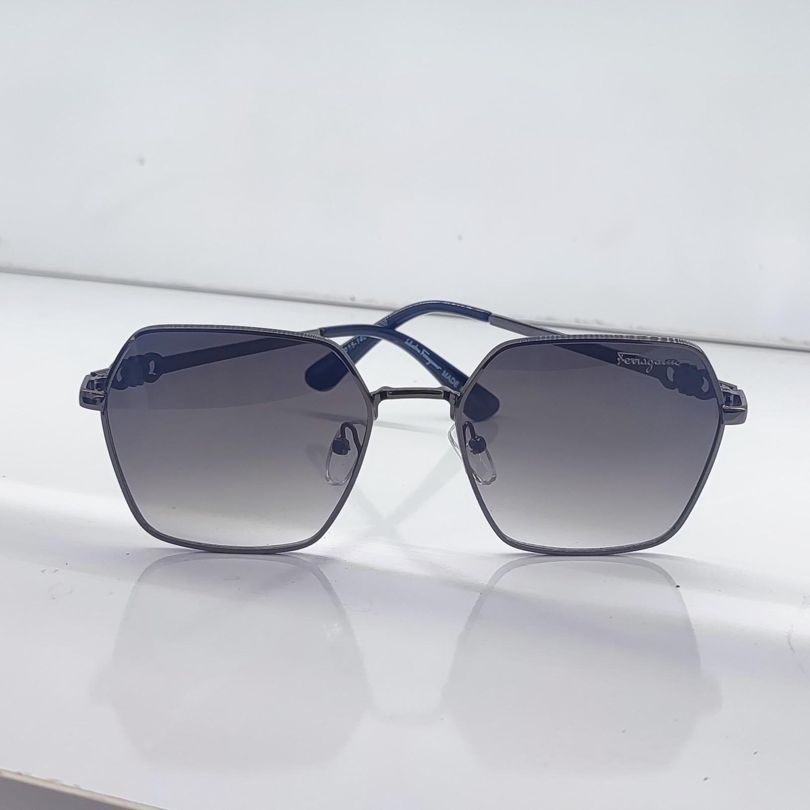 عینک فشن فلزی اسپرت ferragamo طراحی منحصر به فرد مناسب زوج