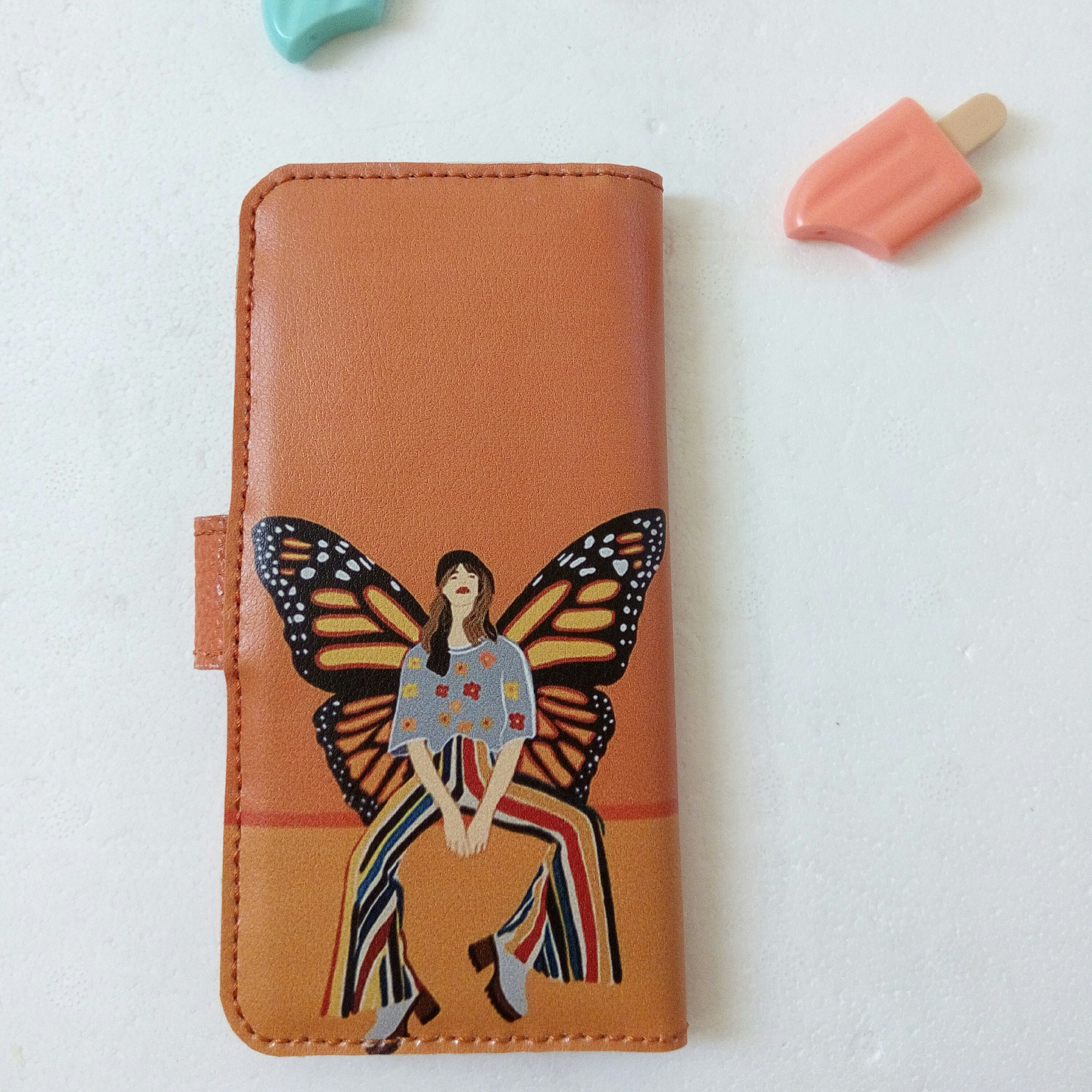 کیف پول شخصیت پروانه ای