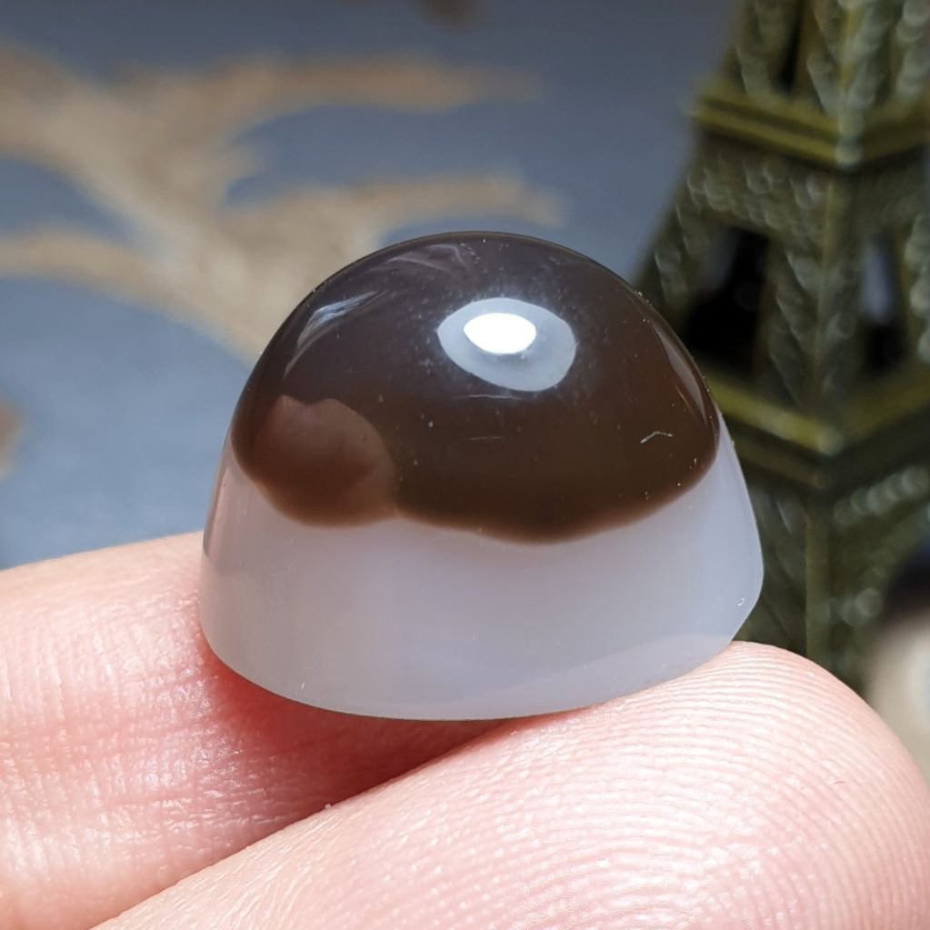  نگین درشت فوق العاده زیبای سنگ صد درصد طبیعی عقیق سه پوست کلاه دار اصل خراسانی
کد  26433
