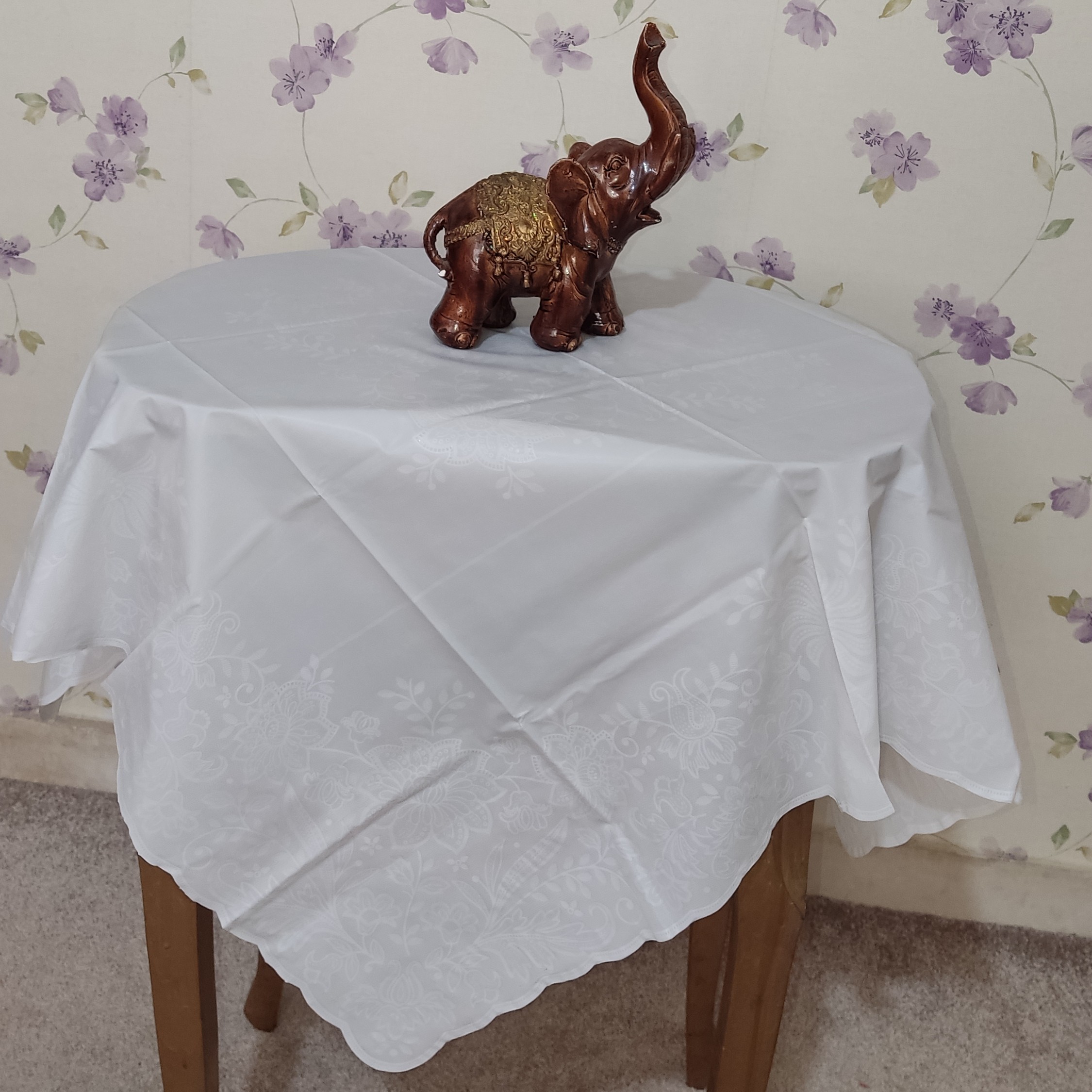 رومیزی یا سفره 4نفره سفید