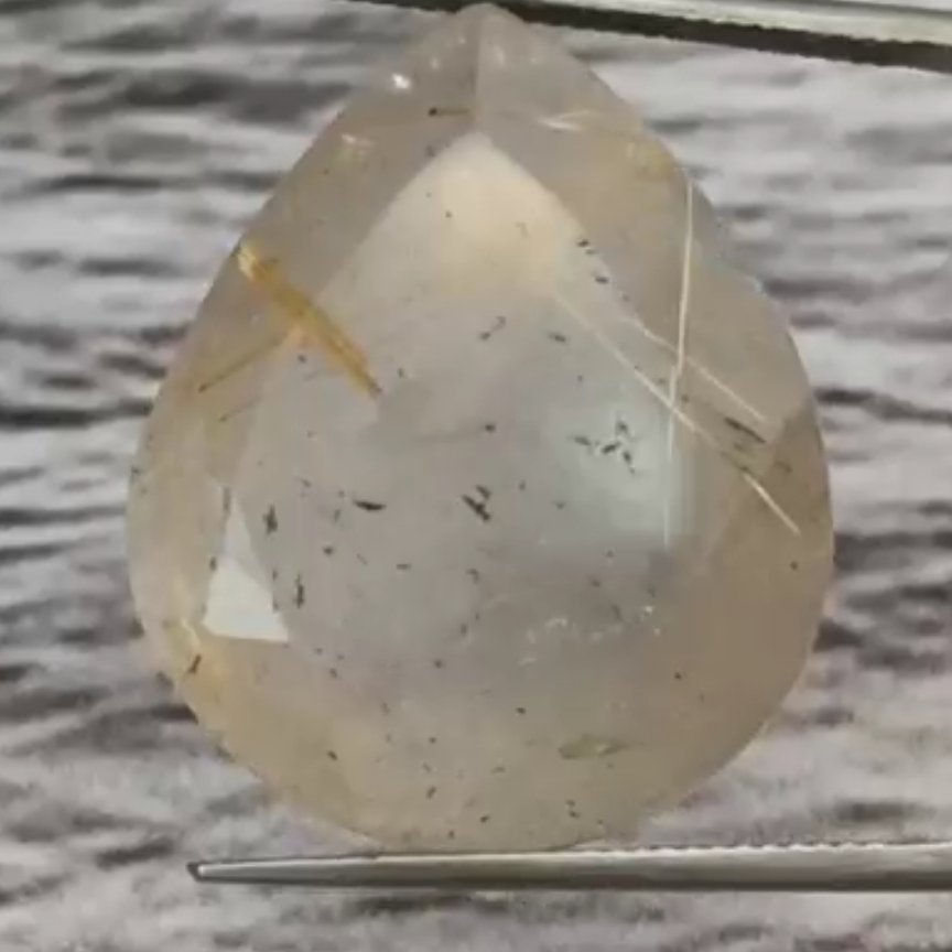 نگین دُر مویی طلایی معدنی درشت (تراش جواهری اشکی)