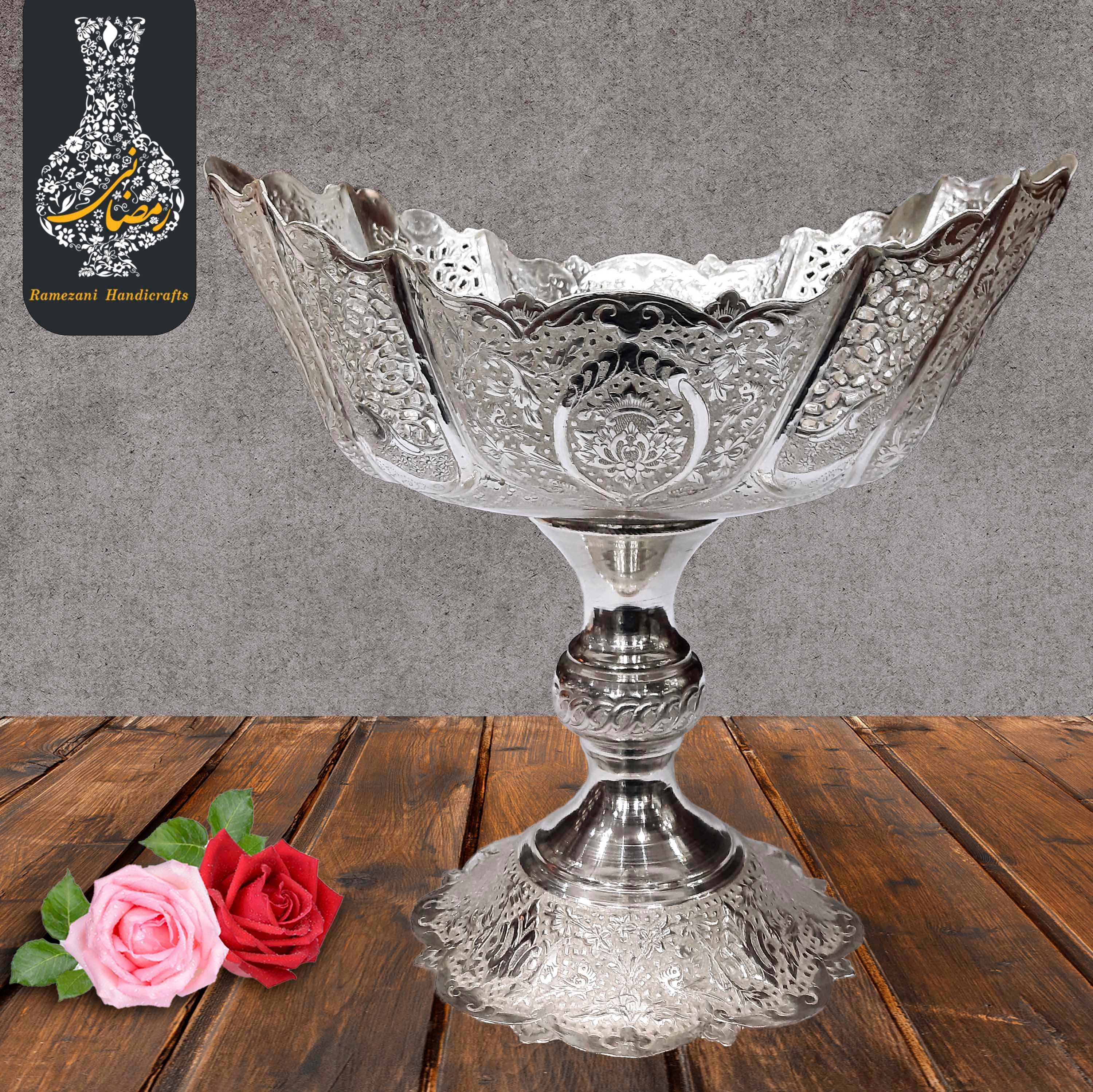 کشکول میوه خوری کعب دار بدون دسته قلمزنی گل ومرغ  اعلاء سفید طرح نقره شماره 4