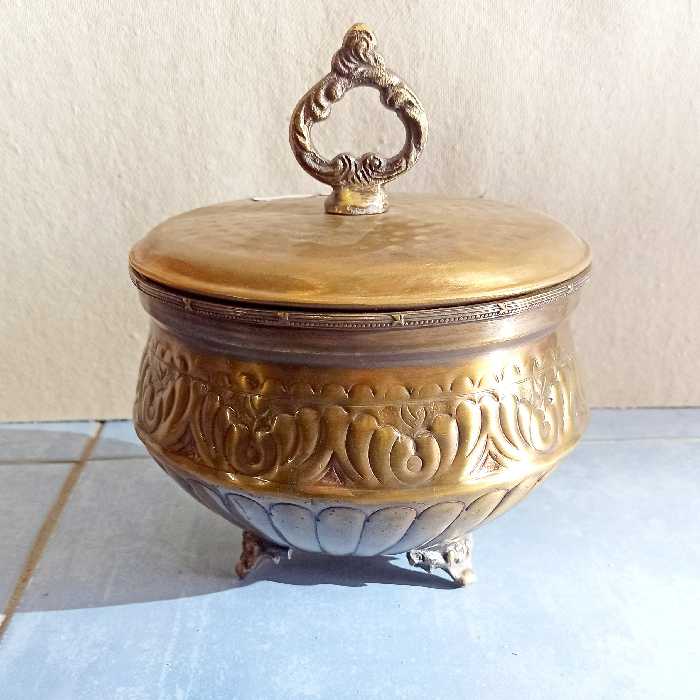 شکلات خوری گرد درب دار برنجی