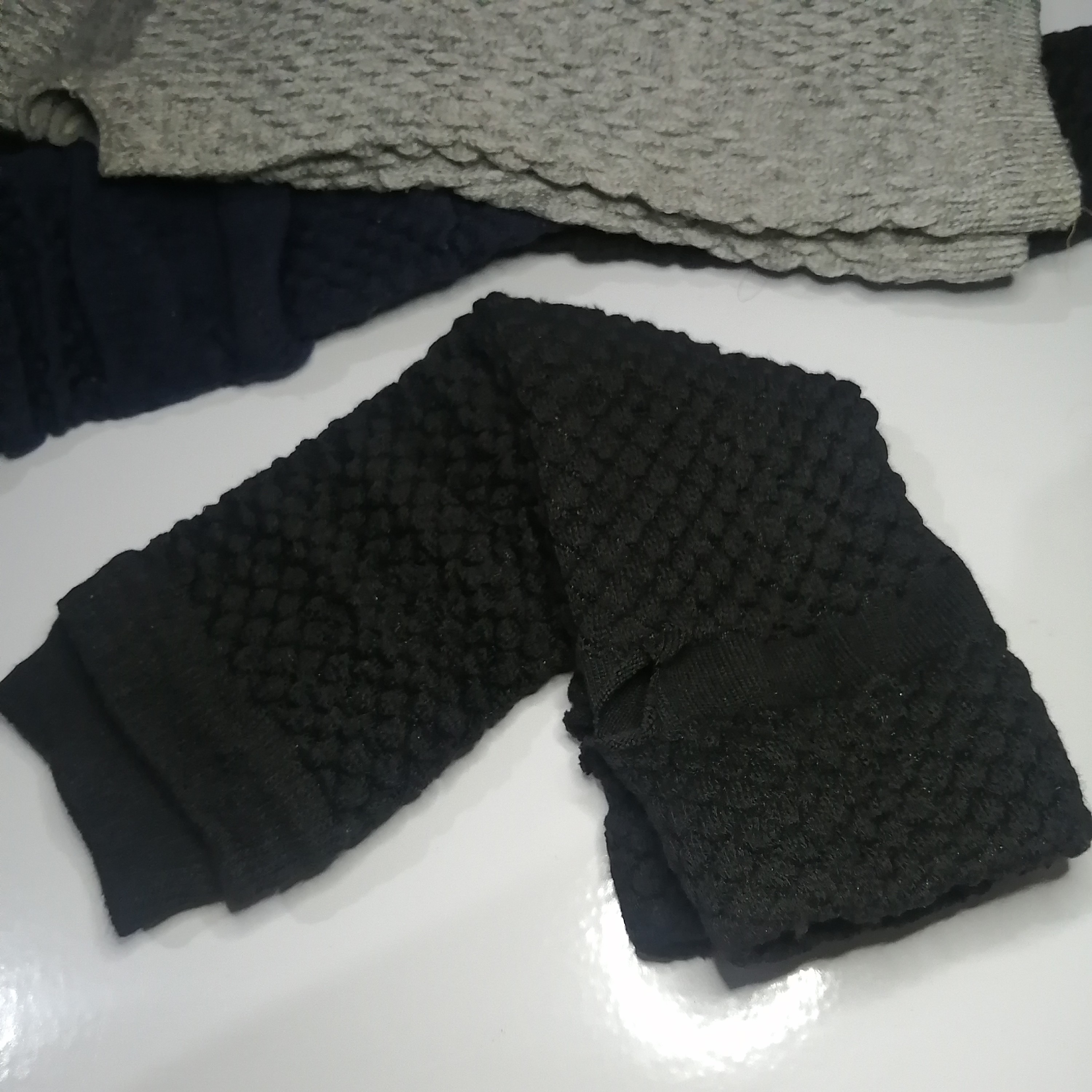 ساق دست بافتنی مشکی گرم انگشتی