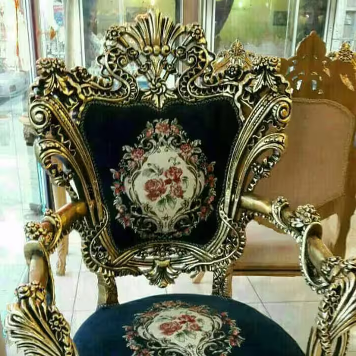 مبلمان کلاسیک سلطنتی مدل خرچنگی 9نفره(کلاف اصلی) با  جلو مبلی و عسلی تمام چوب 