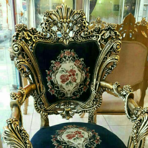 مبلمان کلاسیک سلطنتی مدل خرچنگی 9نفره(کلاف اصلی) با  جلو مبلی و عسلی تمام چوب 