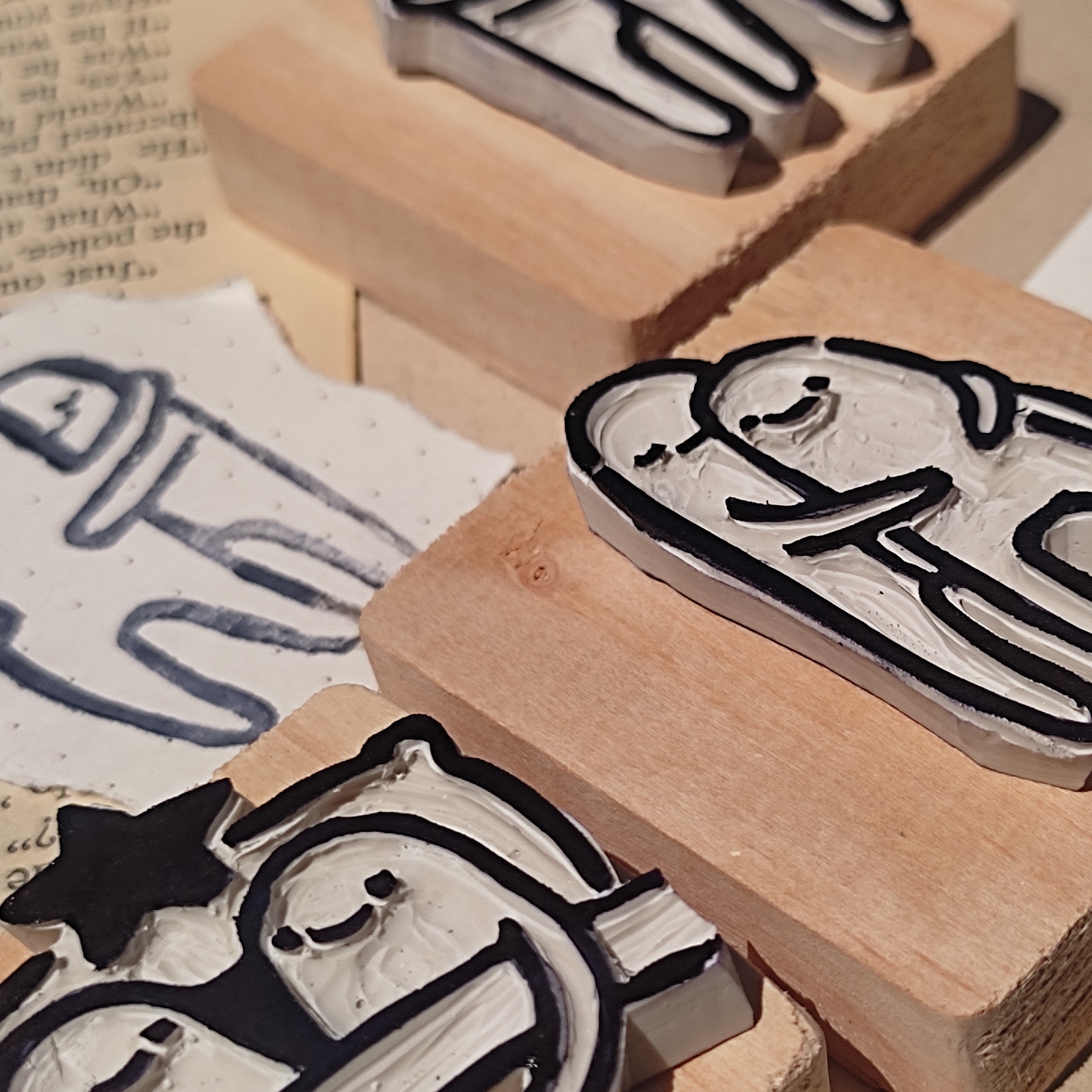 پک سه عددی مهر مینیمال طرح بغلی جفت با پایه چوبی