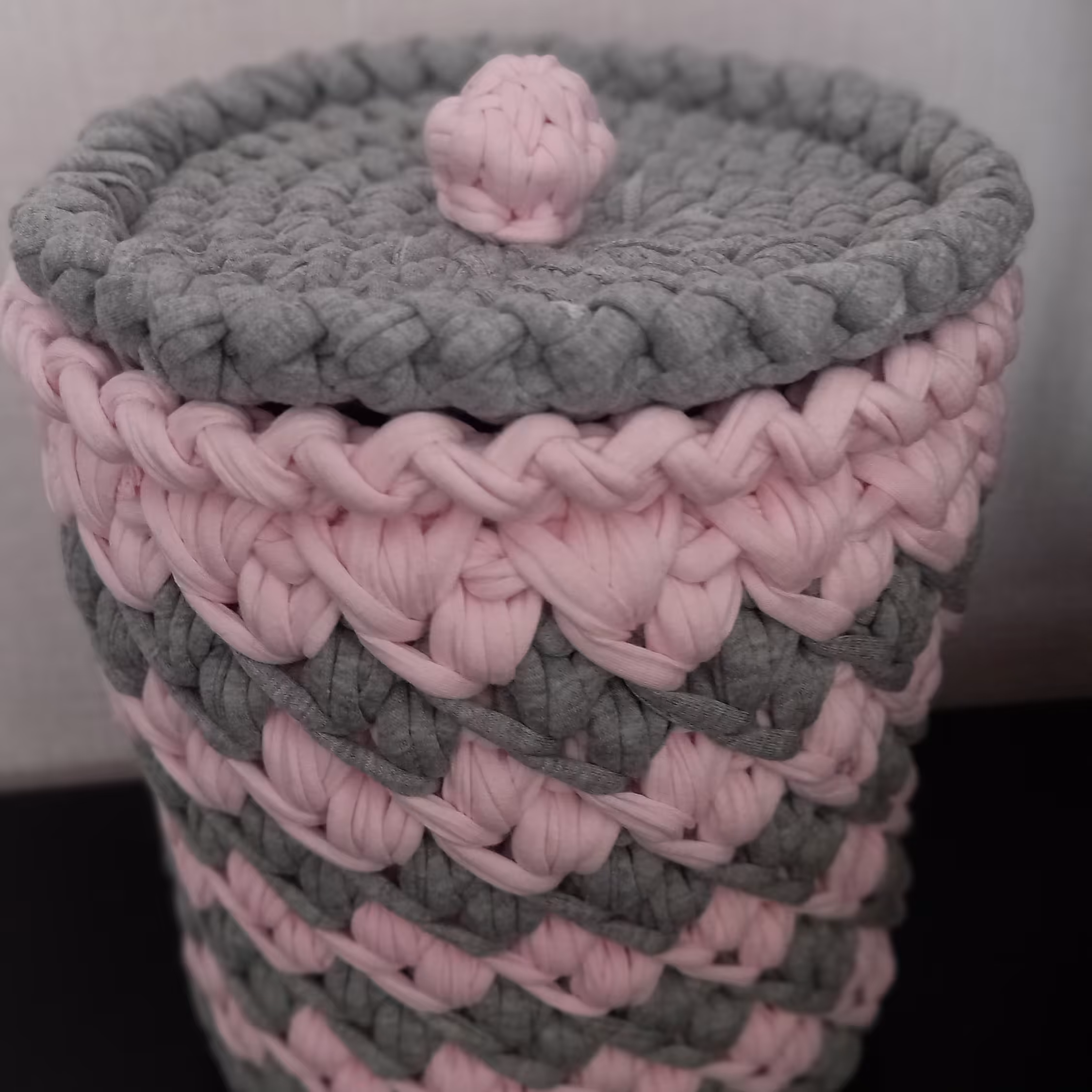 سطل زباله #تریکو در دار مناسب اتاق در رنگبندی دلخواه و مورد علاقه شما