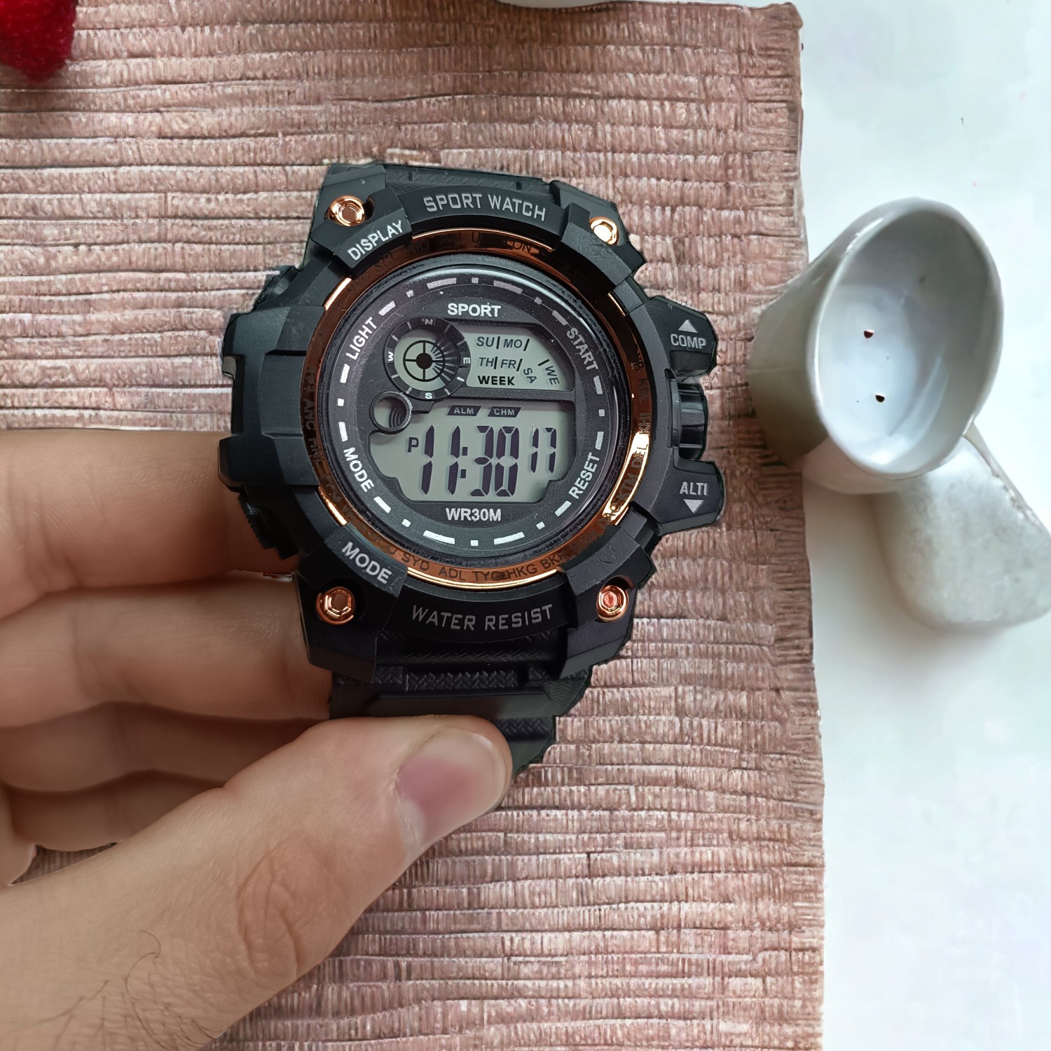 ساعت مچی دیجیتالی اسپرت طرح جی شاک 
