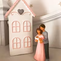 مجسمه خانواده سه نفره از جنس پودر سنگ مناسب برای هدیه ، دکوری،کنار اسم کودک