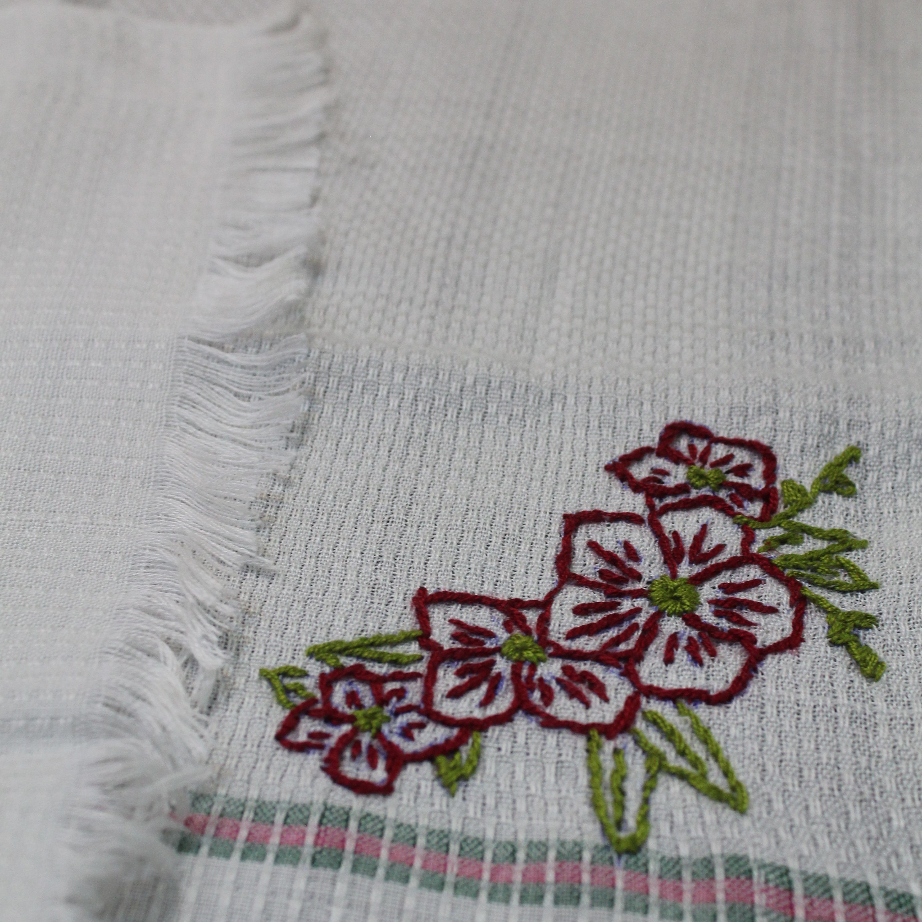 حوله دستبافت طرح گل زرشکی