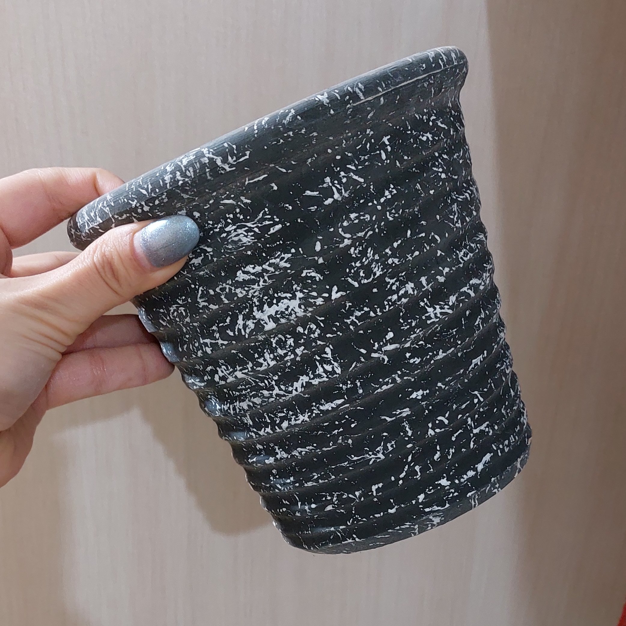 گلدان سفالی سیاه سطلی