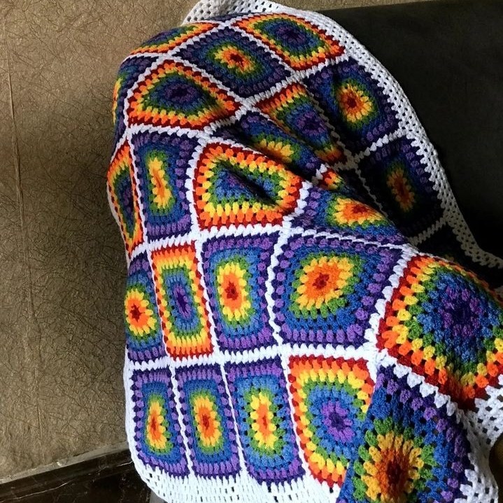 قلاب بافی ماجان
شال مبل و قابل استفاده به عنوان رومیزی 