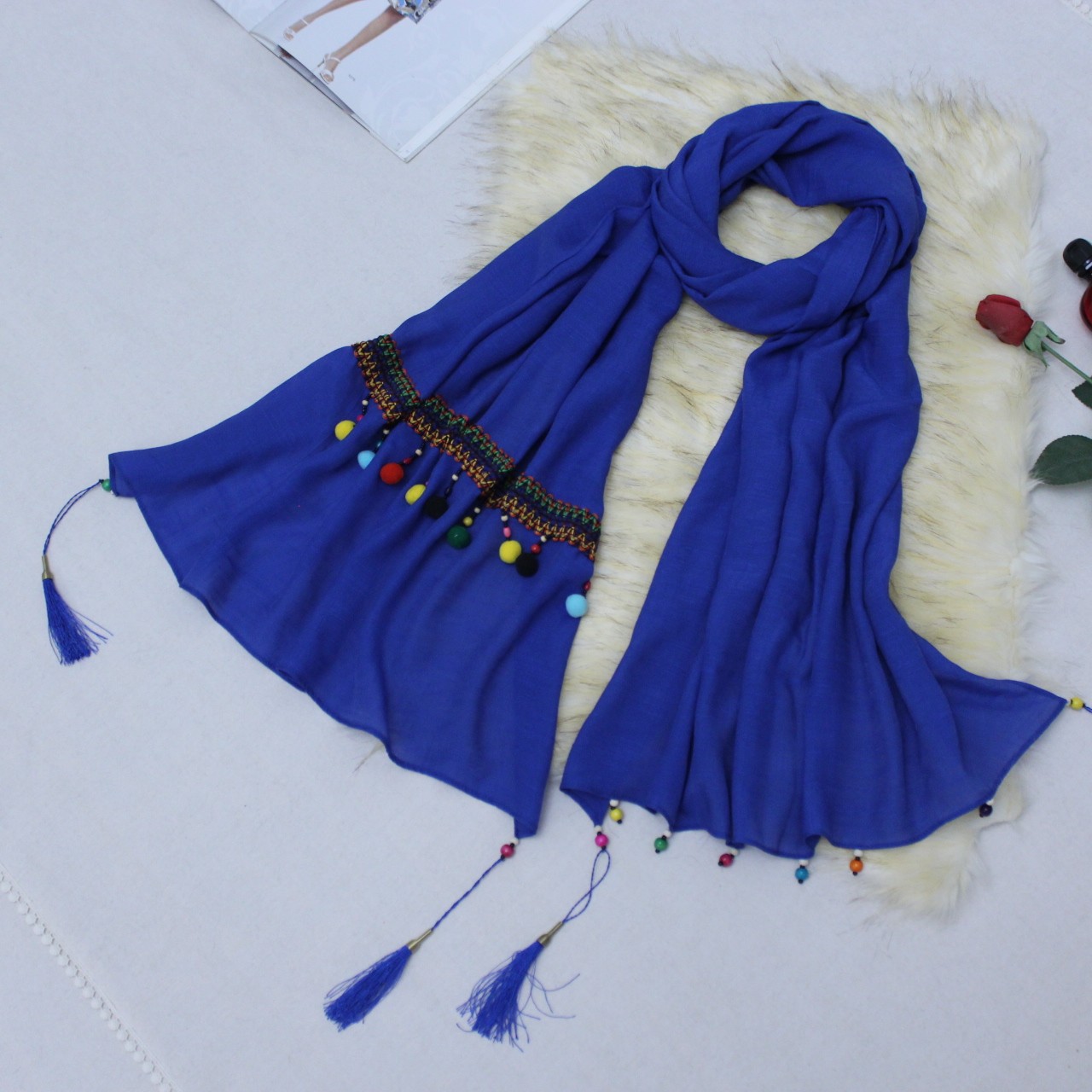شال نخی آبی کاربنی با طرح سنتی