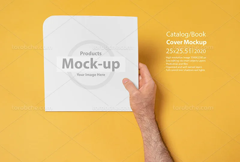 موکاپ کاتالوگ در دست | گرافیک با طعم تربچه