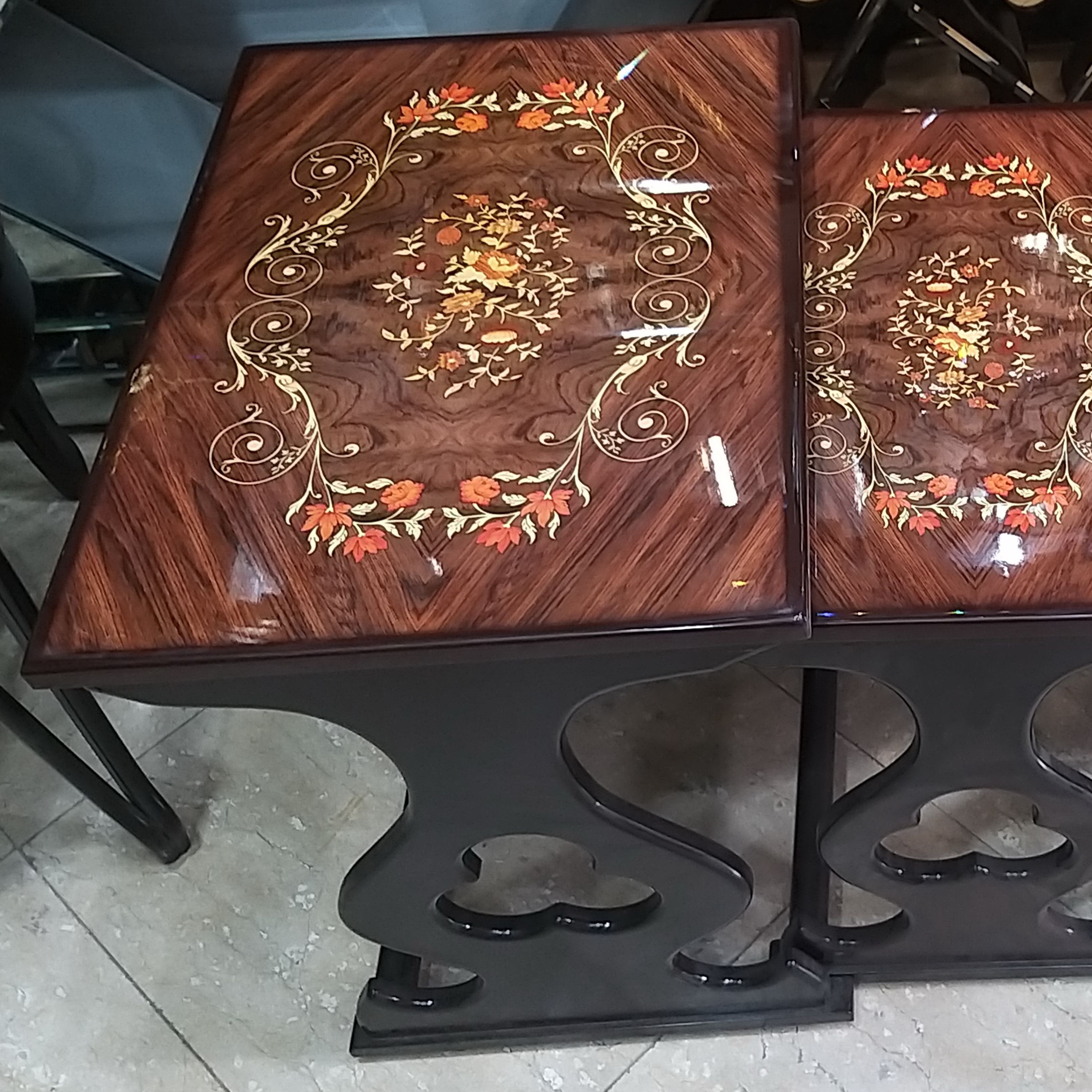 میز عسلی سه تکه چوبی کم جا پولیشی مدل قلبی پروین
