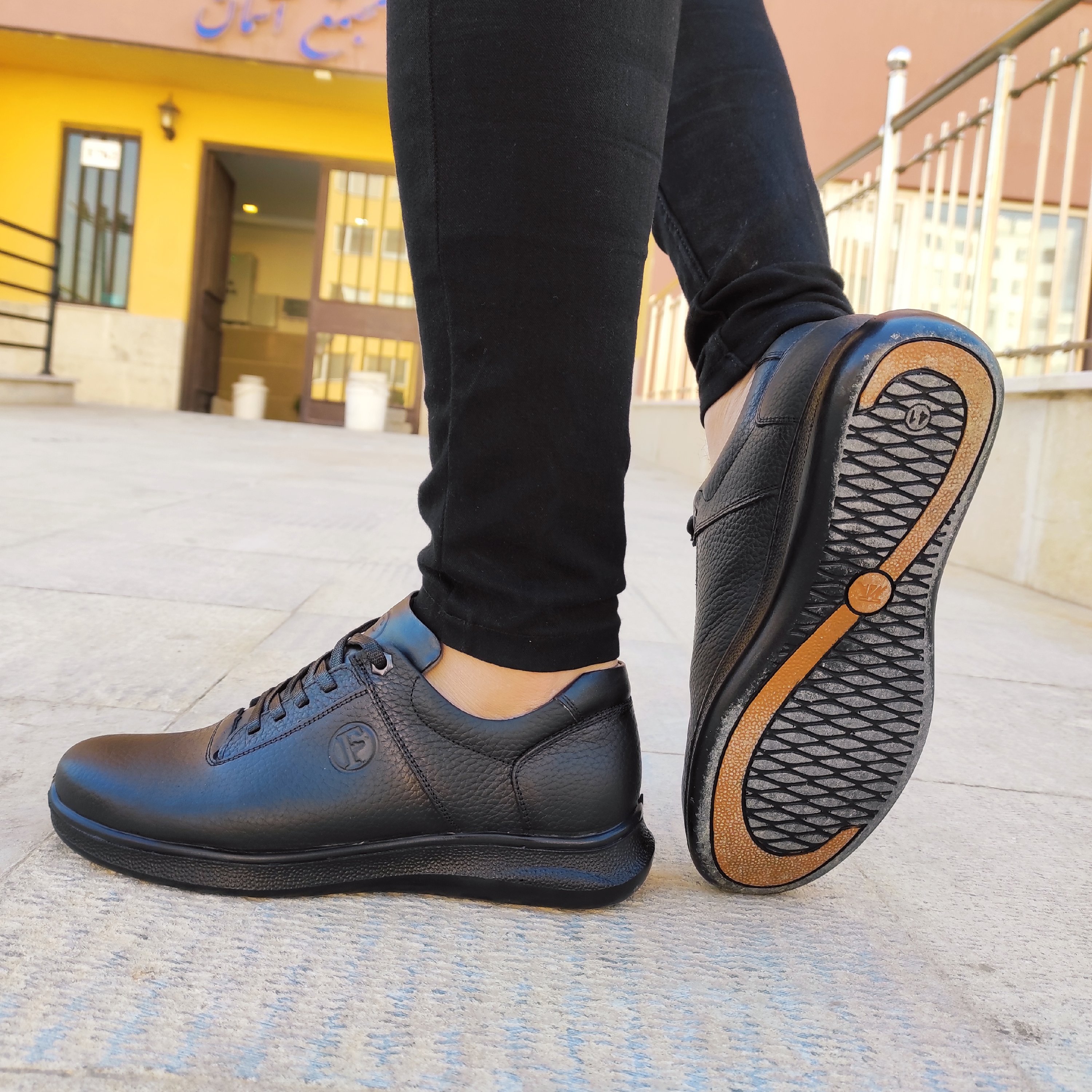 کفش تمام چرم اسپرت مدل فرزام