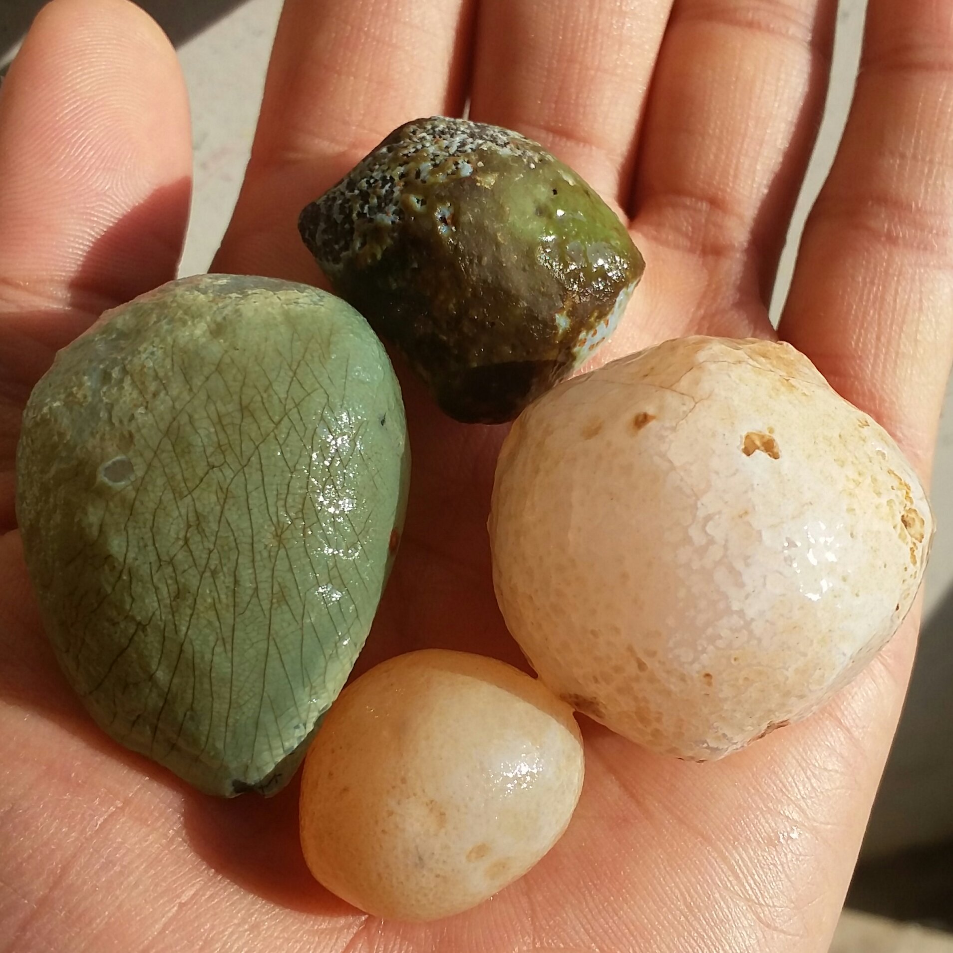 مجموعه 4 عددی سنگ راف خام عقیق  نقلی برش نخورده 100 در 100 طبیعی سرشار از خواص
با قابلیت ساخت چند نگین خاص کد 6703