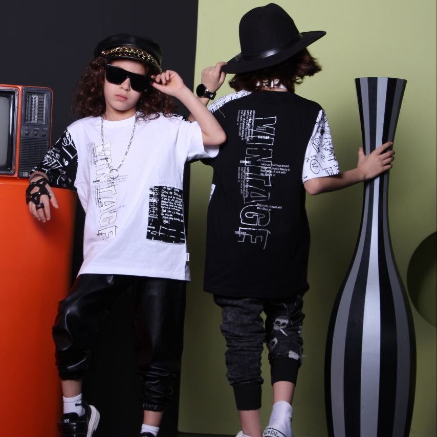 تیشرت اسپرت پسرانه و دخترانه در دو رنگ سفید و مشکی مناسب دو تا پانزده سال