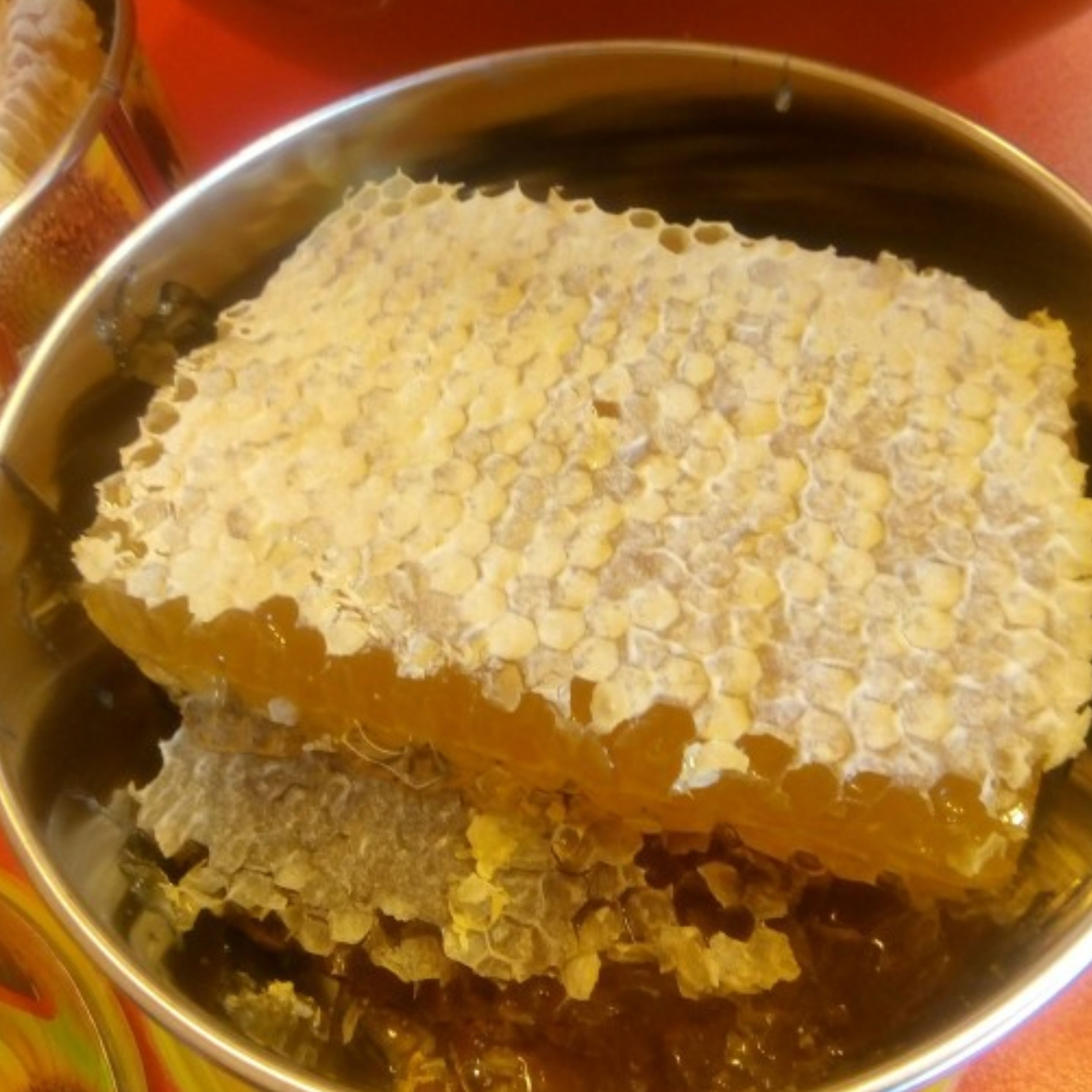 عسل طبیعی سبلان موم دار یک کیلویی ارسال رایگان(عسل فروشی اسمعیلی)