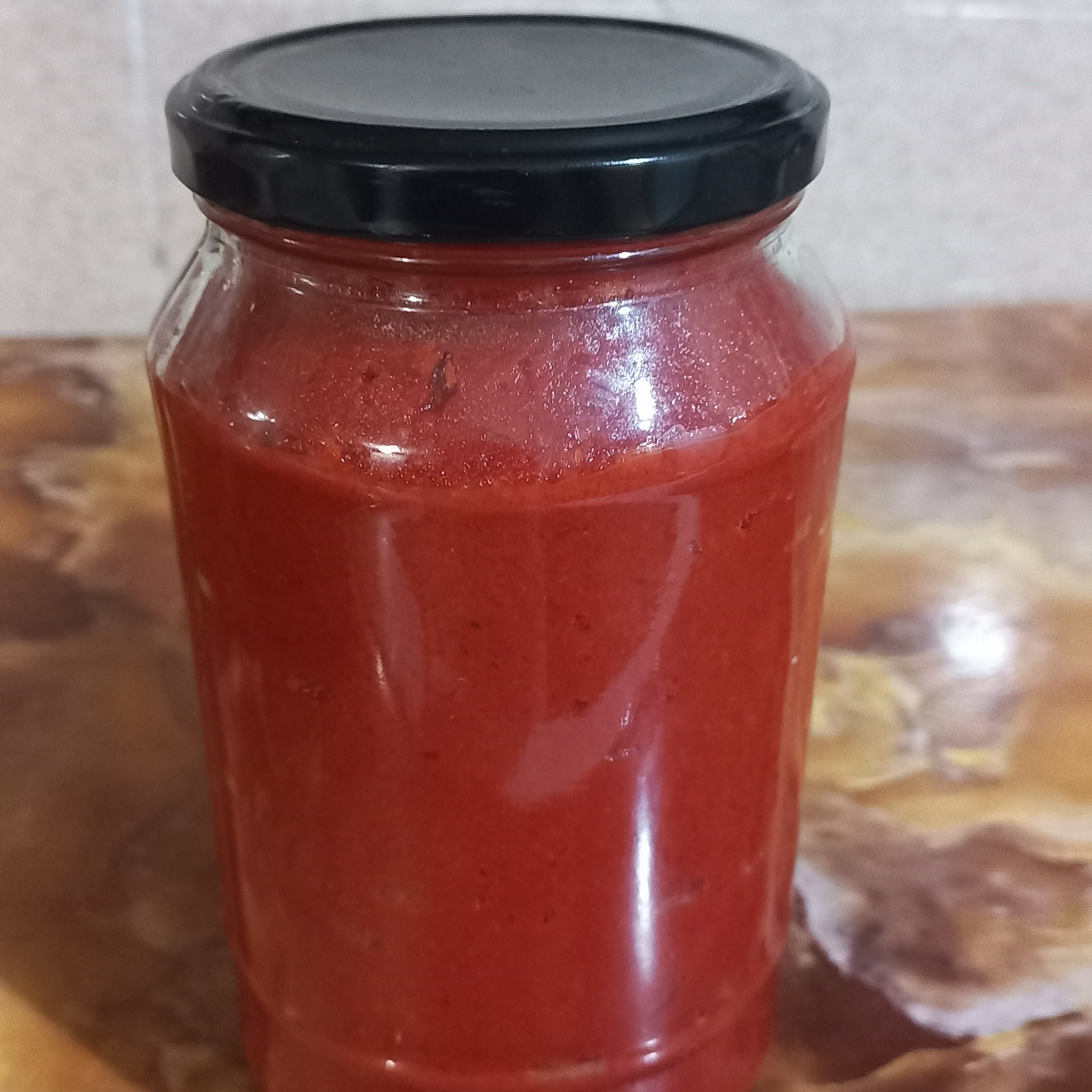 رب گوجه فرنگی خونگی،وزن خالص 980 گرم قابلیت نگهداری در خارج از یخچال به مدت 2 سال تضمینی