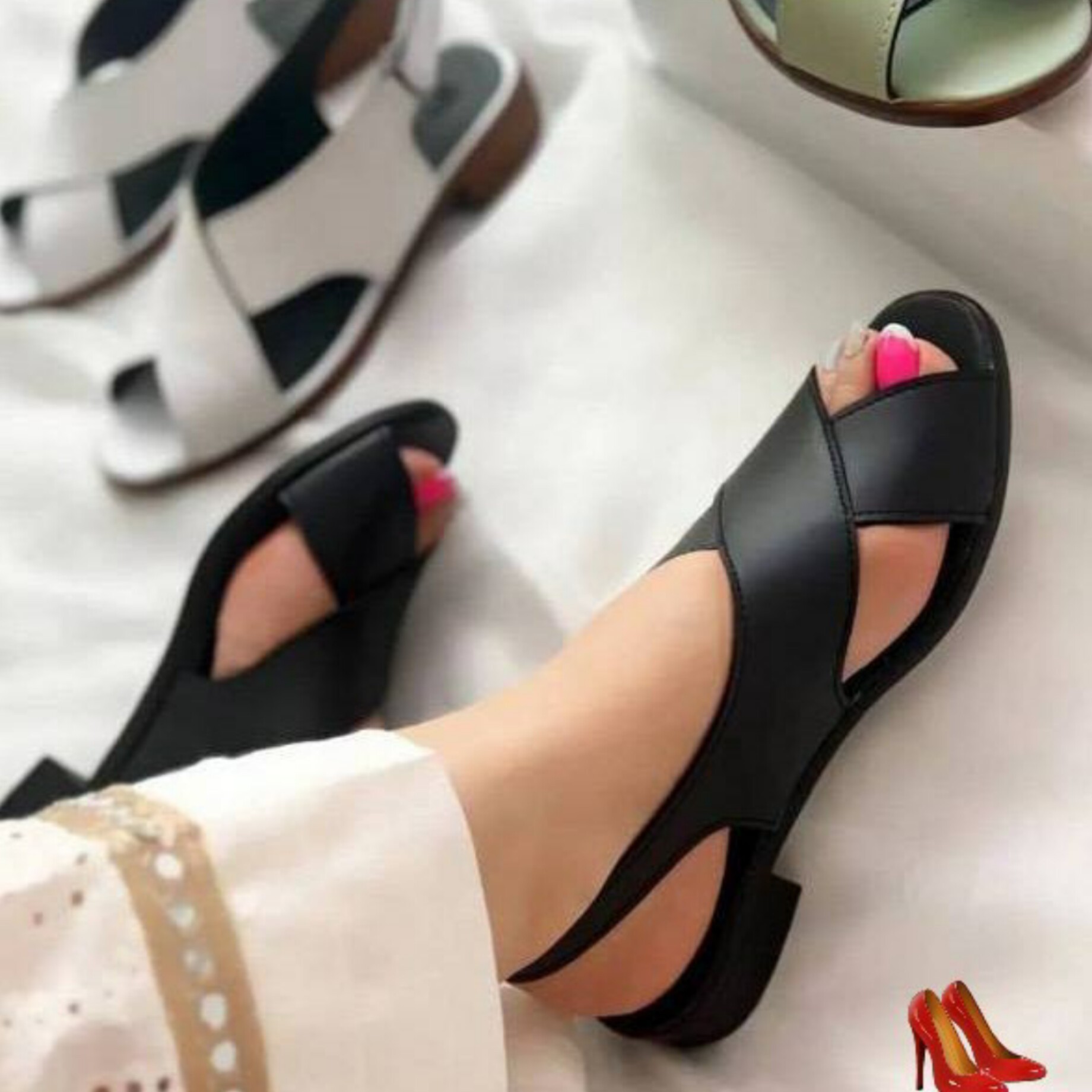 صندل زنانه فوق العااااده شیک و خاص سایز37تا40 فقط رنگ مشکی ارسال رایگان
