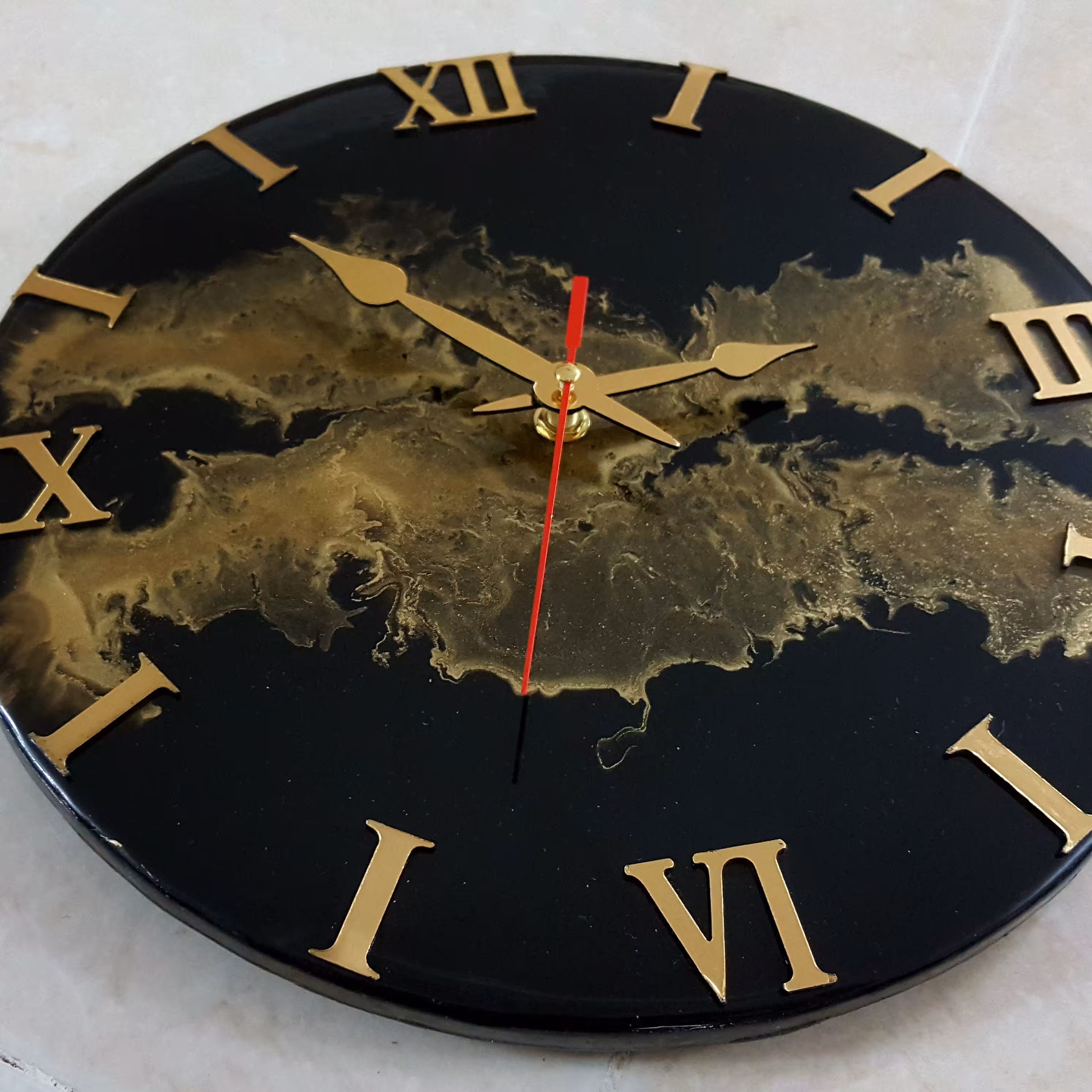 ساعت رزینی طرح ادونیکس  سایز 30 موتور آرامگرد  تایوان