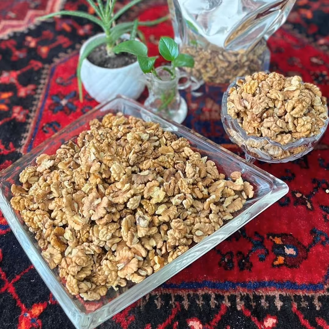 مغز گردو بسیار عالی و درجه یک و پر مغز و خوشمزه یک کیلویی، این قیمت واقعا خیلی عالی هست.