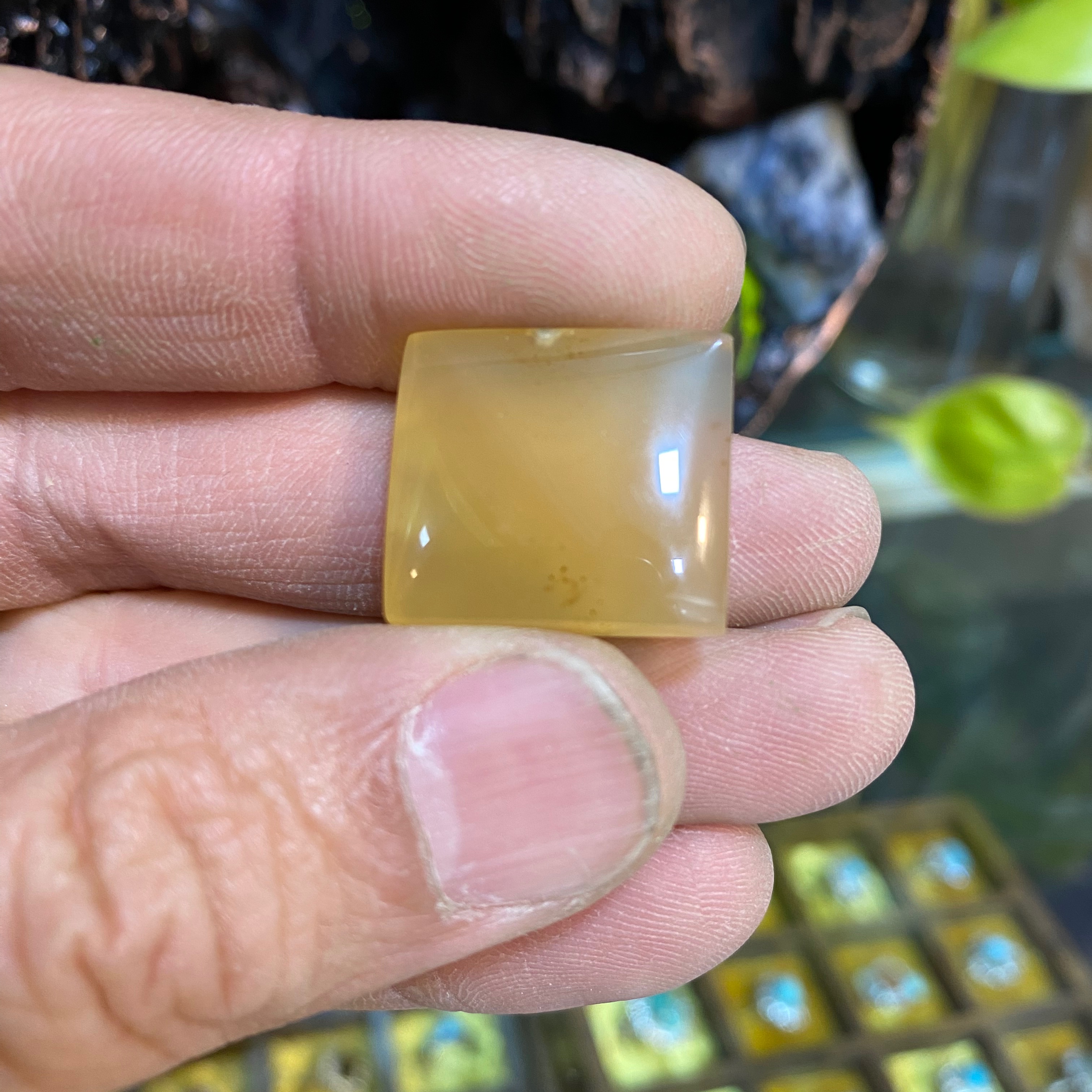 عقیق زرد عسلی آبدار