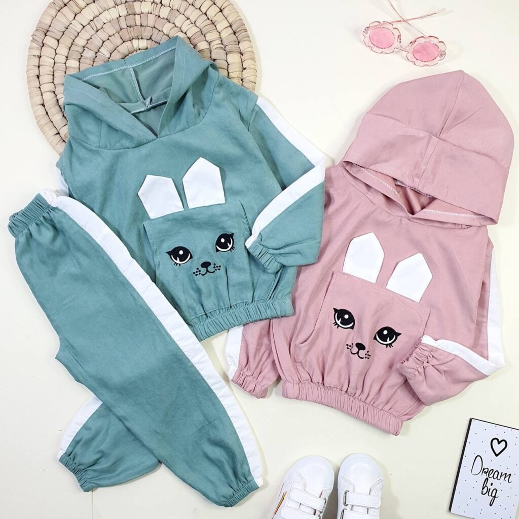 هودی شلوار خرگوش ناز  
جنس میکرو
حدودا مناسب 2 تا 7 سال
