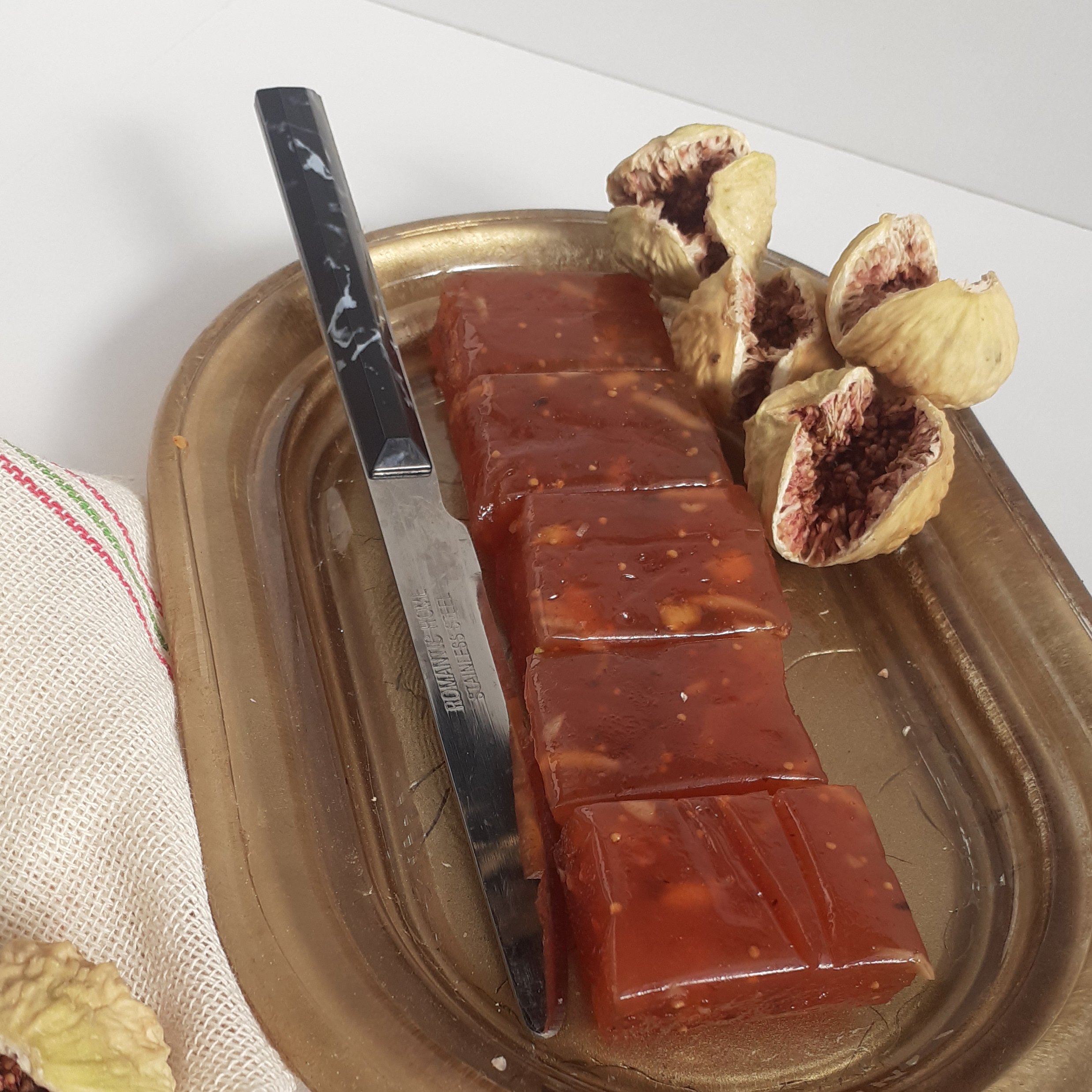 مسقطی انجیر طمع مغز بادام زمینی تازه و با کیفیت