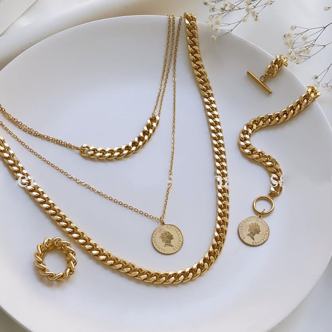 ست کارتیر با آویز الیزابت ، ست استیل،رنگ ثابت تضمینی ، ارسال رایگان ،گردنبند الیزابت دار، بدلیجات استیل ، بدلیجات