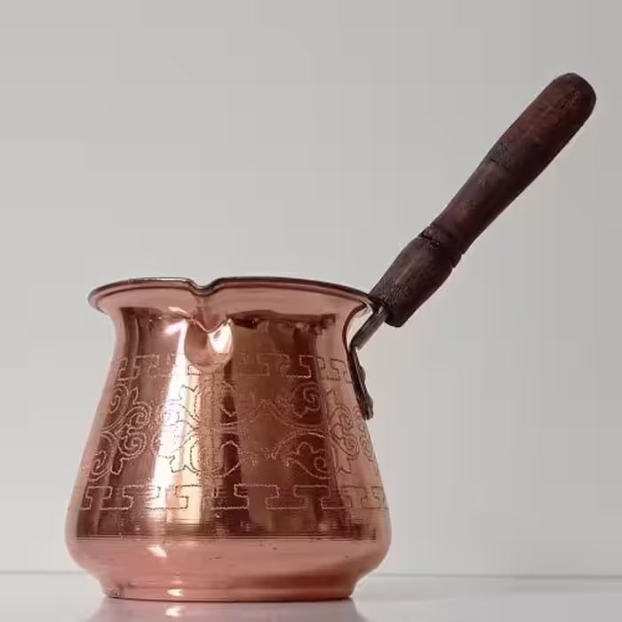 قهوه جوش مسی نانو شده طرحدار دسته چوبی سایز 2