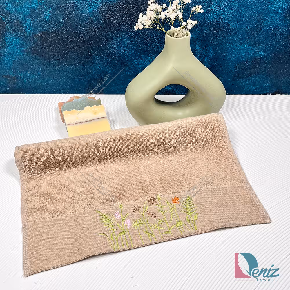 حوله دستی گلدوزی ایزابل رنگ نسکافه ای