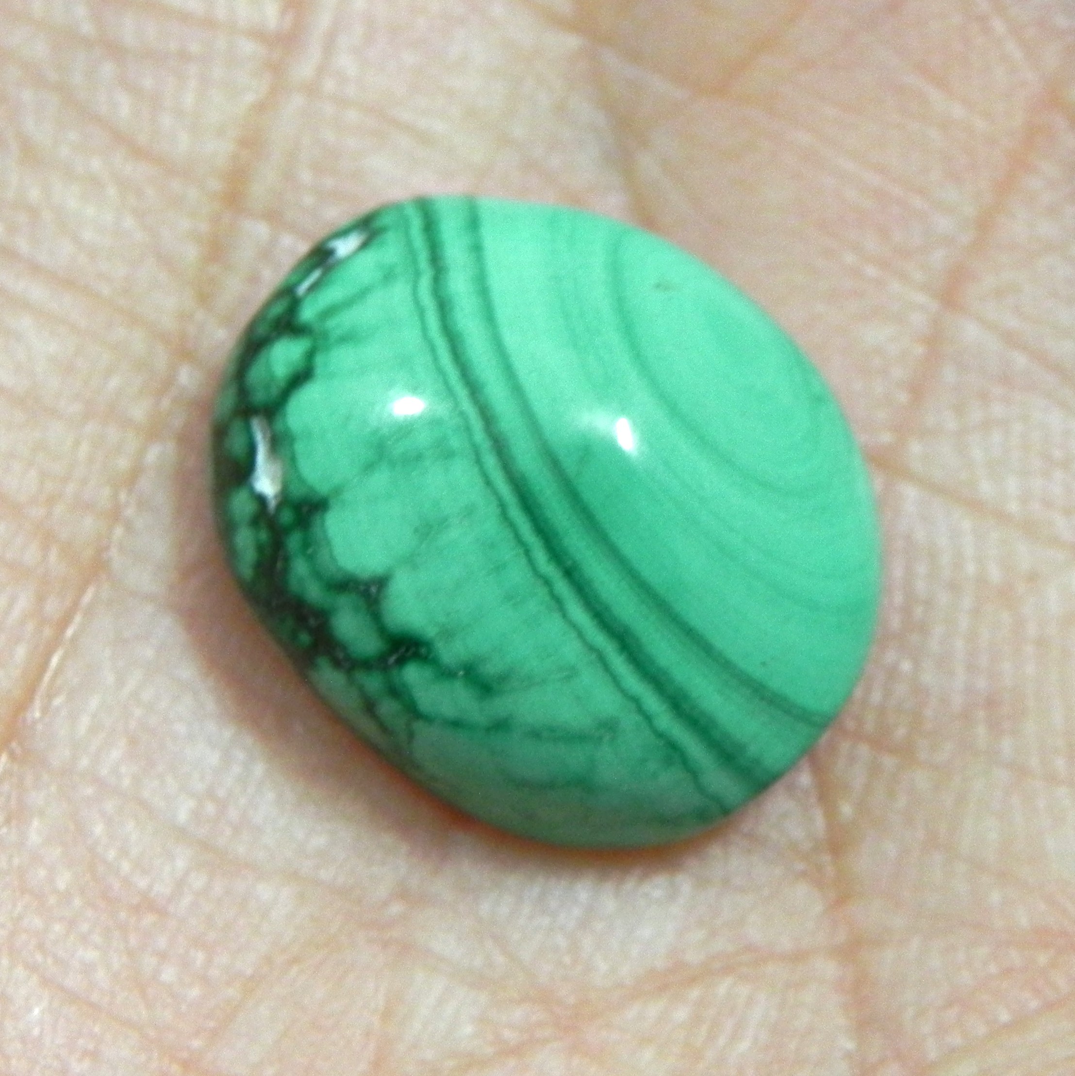 نگین سنگ  مالاکیت سبز  کنگو طبیعی و معدنی کد1تراش بیضی دامله انگشتری