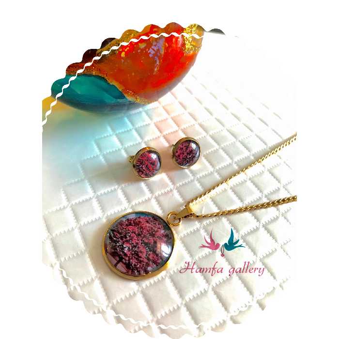 نیمست گردنبند و گوشواره رزینی طرح دکمه ای همراه با زنجیر