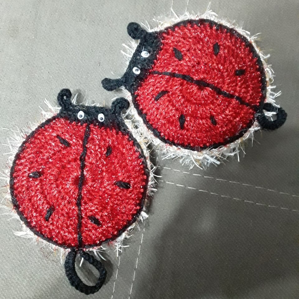 سفره پا کن بافتنی طرح کفشدوزک