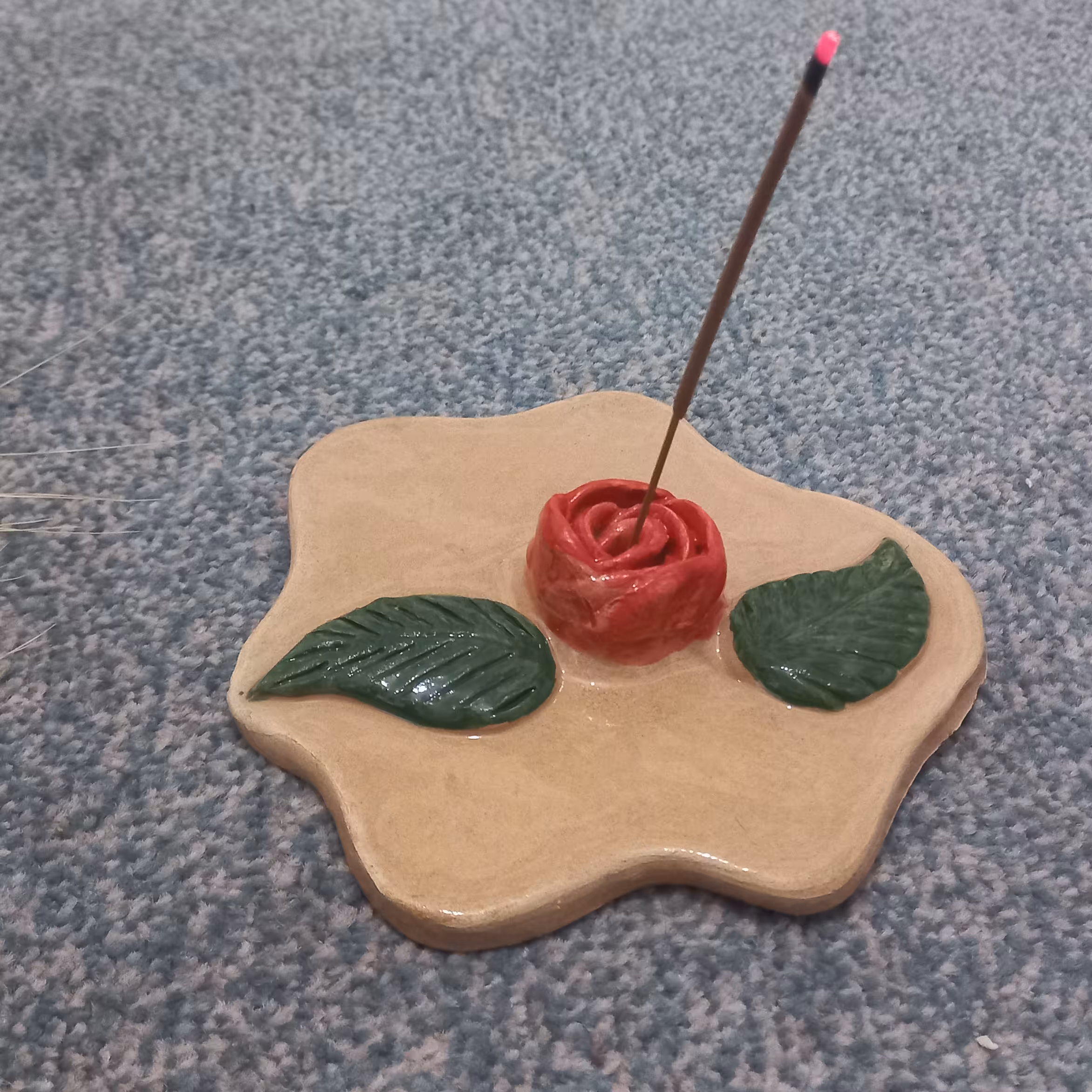 جا عودی لعابی سفالی طرح گل سرخ  قابل شستشو 