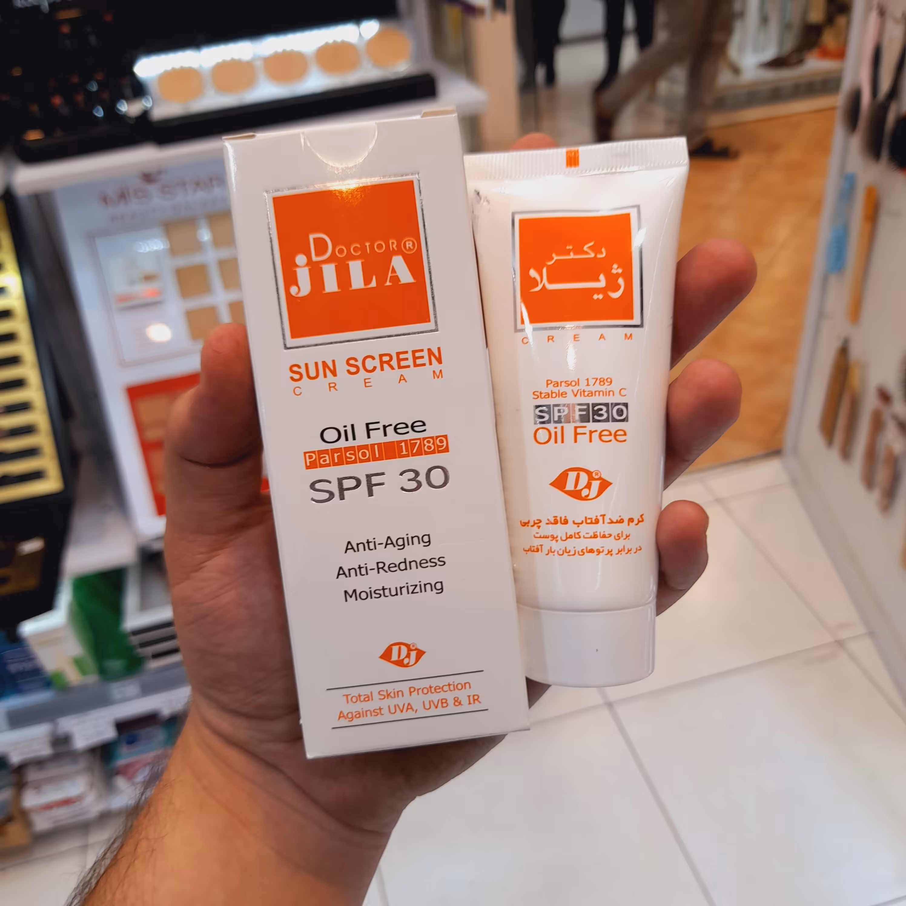 کرم ضد افتاب دکتر ژیلا 30 بی رنگ 65 گرمی